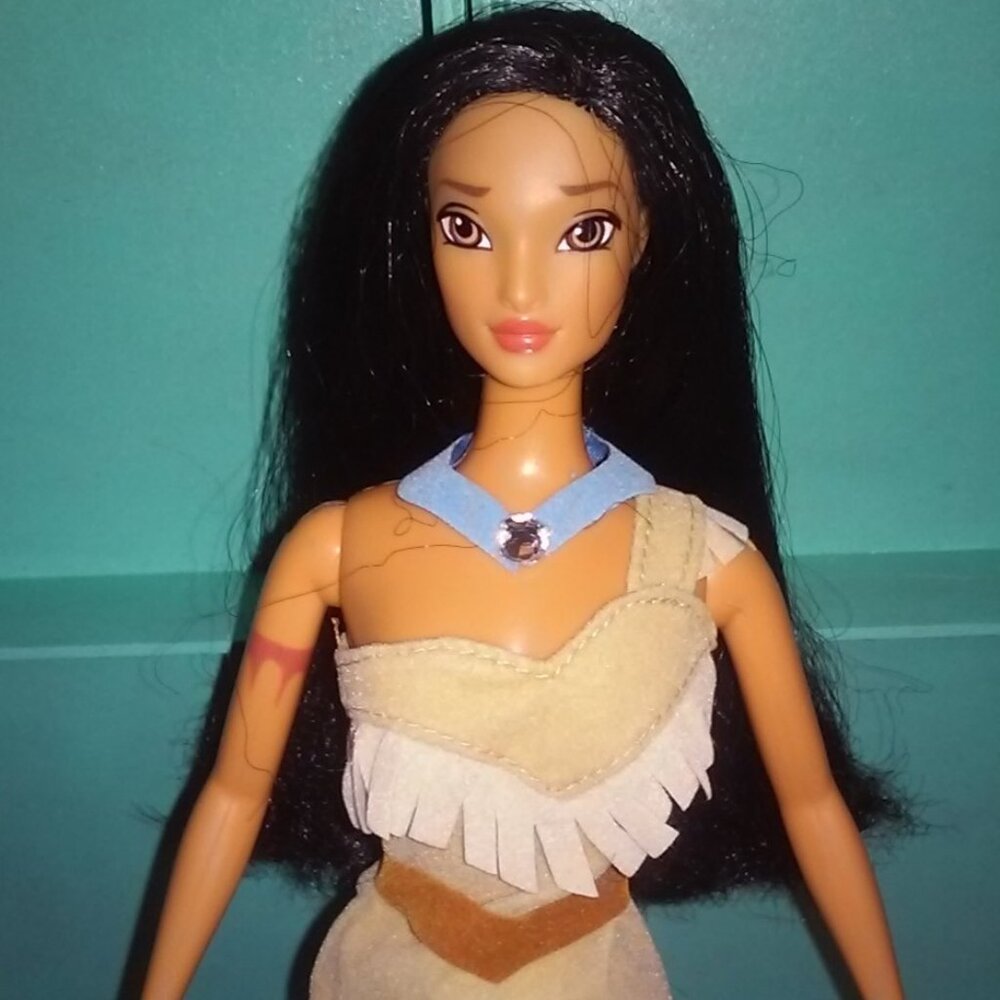 Pocahontas doll Disney Store Princess 2009